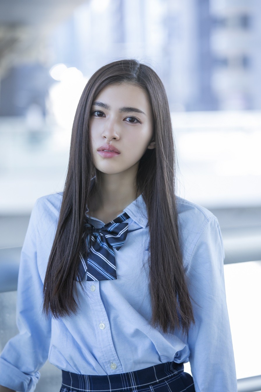 長見玲亜 HUSTLE PRESS 直筆サイン入り写真 画像・写真 | 長見玲亜、1st写真集カット解禁 スウィートパワーの“令和