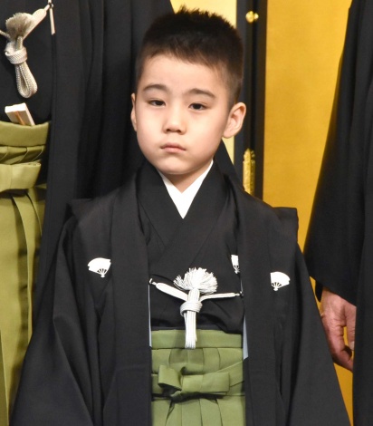画像・写真 | 尾上菊之助の長男・寺嶋和史くん、七代目尾上丑之助を襲名 「お父さんのような歌舞伎役者になりたい」 3枚目 | ORICON NEWS