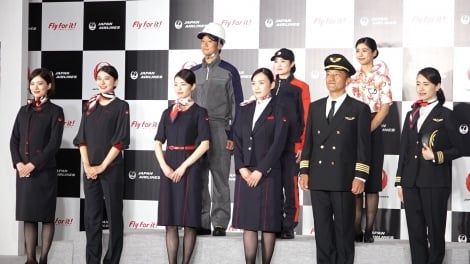 画像・写真 | JAL、東京2020へ向け7年ぶり制服一新 CA初のパンツスタイル導入 1枚目 | ORICON NEWS