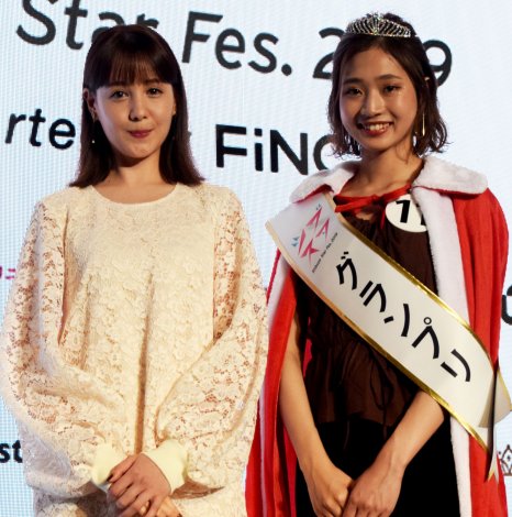 （左から）トリンドル玲奈、『Shibuya Star Fes2018』グランプリの宮野真菜さん （C）ORICON NewS inc. 