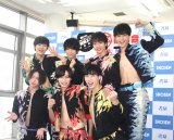 ��nine�A���s�B�e�̃t�H�g�u�b�N�ŕs�R�҂�? �C�w���s���̈����搶�Ɂu�������́A�ǂ��̊w��?�v 