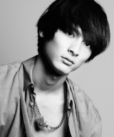 ���ǌ���A�r�c�G���C�U���̉f��ē�i�ɏo���@��l���Ƀq���g��^����ϗ��̐搶�� 