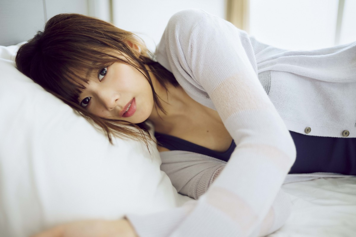 欅坂46渡邉理佐と“オトナデート” 人気モデル美女が最新美を披露