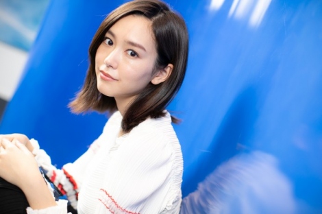 桐谷美玲 ミニスカ 宇宙人に変身 ブルゾンちえみも絶賛 かわe Oricon News