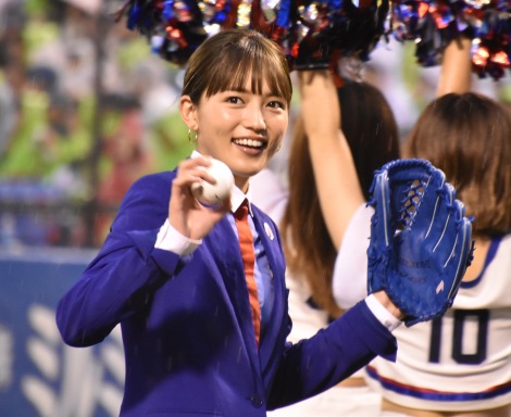 画像 写真 川口春奈 5年ぶり始球式でノーバン投球披露 前回のリベンジ果たし笑顔 2枚目 Oricon News