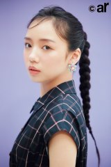 ������46ꎓ����q�A�����̃����O�w�A�ŃA�����W�e�N �t�F�~�j���ȕ\�����I 