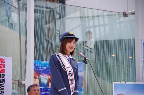 瀬戸麻沙美 初の一日警察署長 アニメ 青ブタ 舞台の藤沢で交通安全宣言 Oricon News