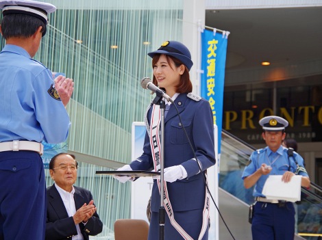 画像 写真 瀬戸麻沙美 初の一日警察署長 アニメ 青ブタ 舞台の藤沢で交通安全宣言 3枚目 Oricon News