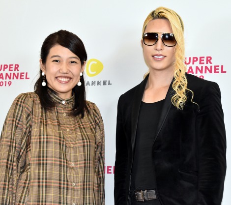 『SUPER C CHANNEL 2019』に登場した（左から）横澤夏子、ROLAND （C）ORICON NewS inc. 