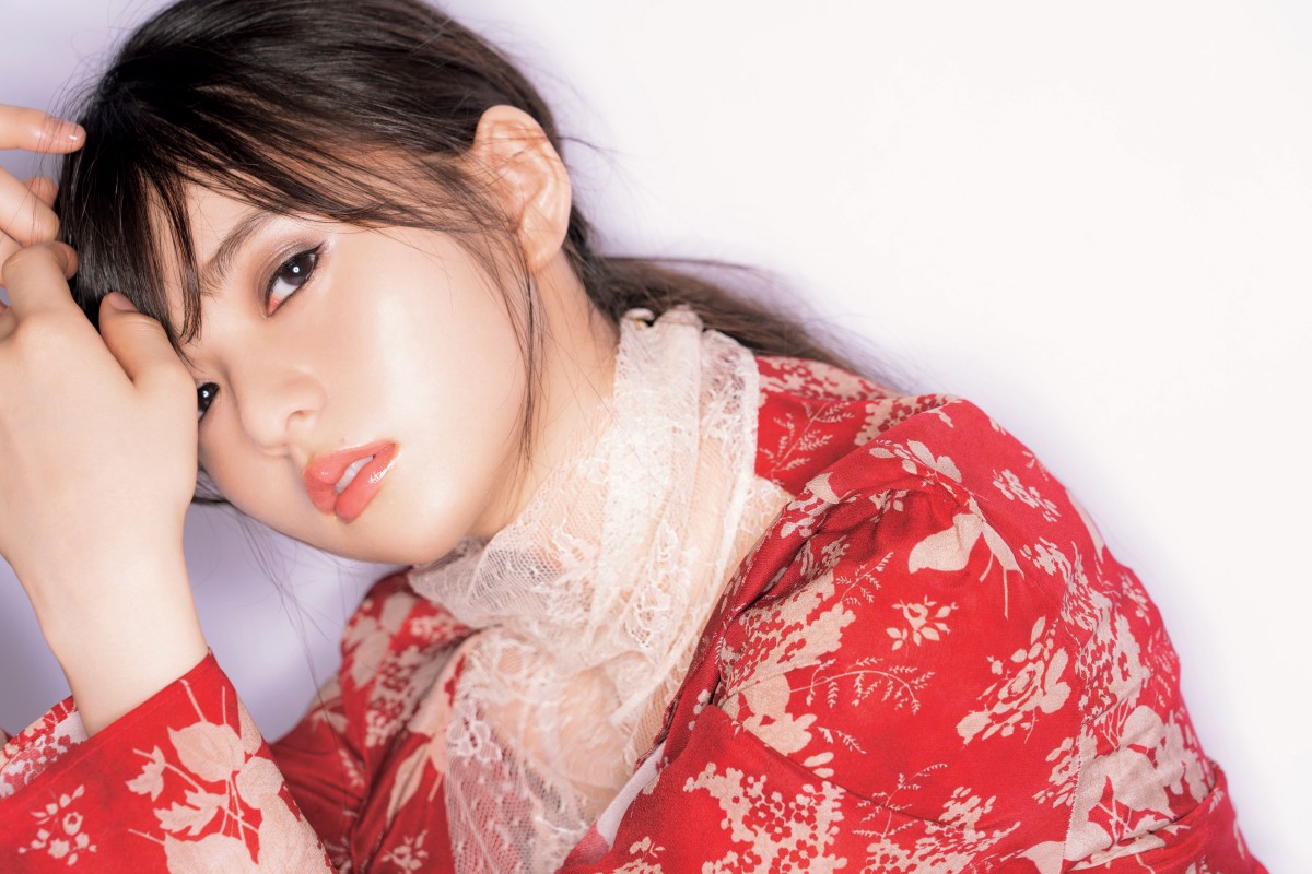 齋藤飛鳥、秋の最愛ドレスをまとう 成長したレディの美しさ披露 ｜最新