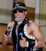 �y���s���ۉf��Ձz���C�U�[������HG�A9�N�Ԃ�{�i�v�����X���A �f���t�B���ƍR���u�� 