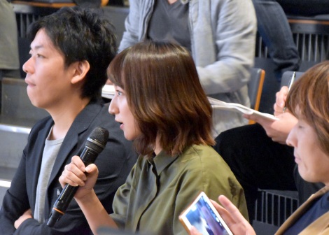 笹木香利 アーセナル前監督のヴェンゲル氏を直撃 逆質問され笑顔に Oricon News