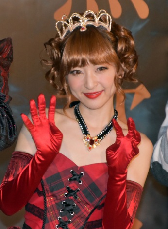 神田沙也加の画像 写真 桜井玲香 神田沙也加 デコルテ全開ドレスで魅了 お風呂のぞかれシーン に 光栄です 笑 4枚目 Oricon News