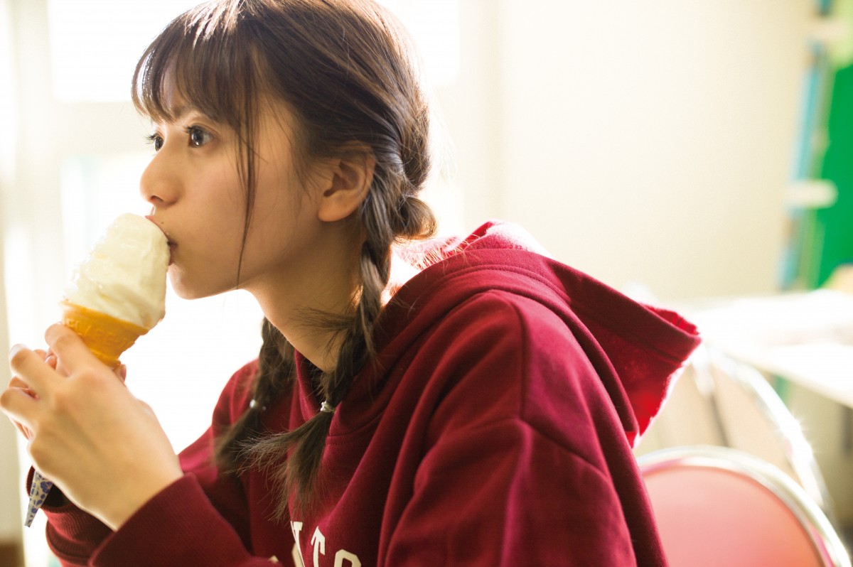 齋藤飛鳥 写真集、好調な乃木坂46ソロで白石麻衣に続く異例のロングヒット | ORICON NEWS