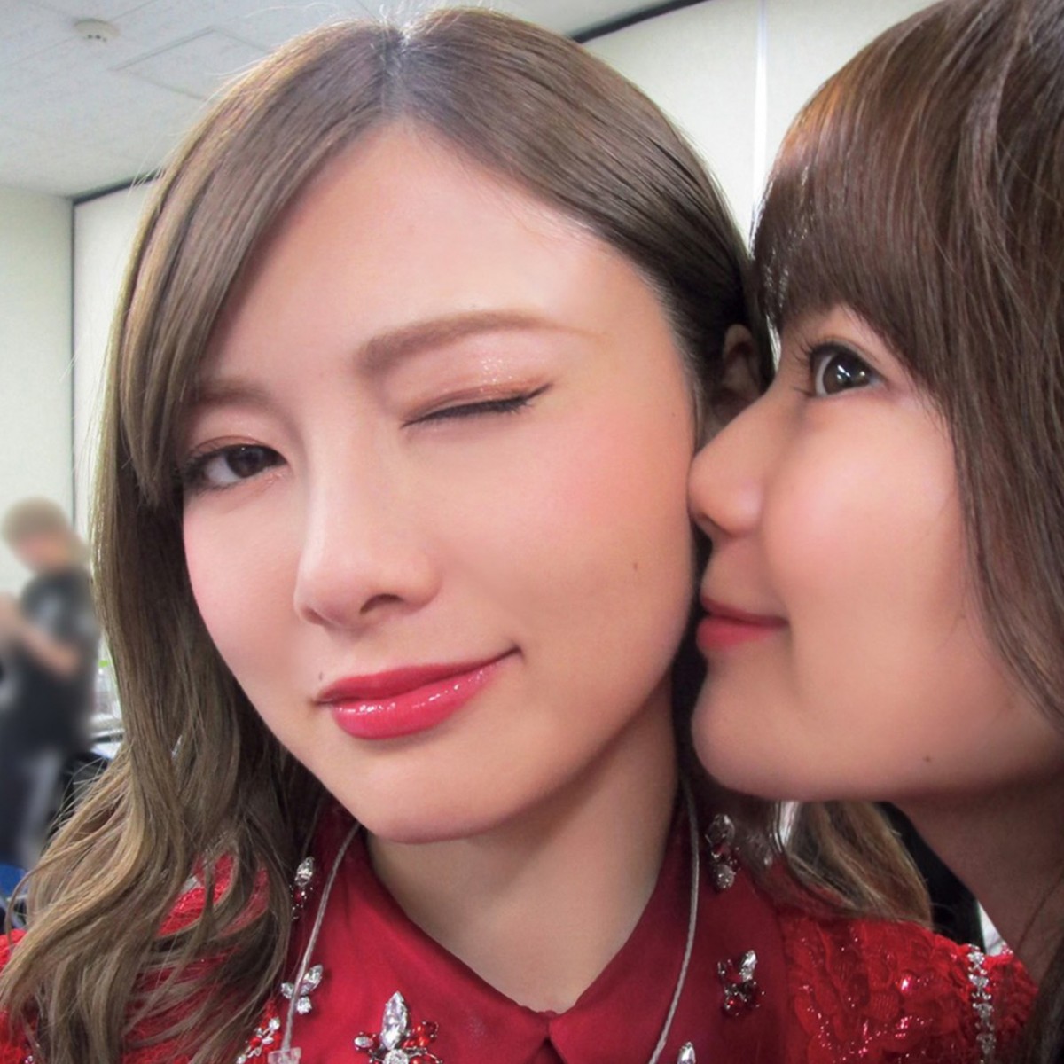 白石麻衣と生田絵梨花直筆サイン入り写真… Amazon.co.jp: 乃木坂46