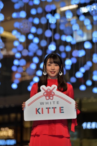 クリスマスイベント『WHITE KITTE』点灯式に登場した桜井日奈子 