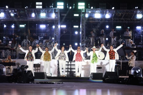 Atsushi沖縄ライブでexile第二章メンバー 倖田來未らと共演 1万5000人大興奮 Oricon News
