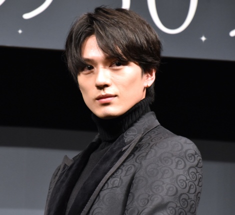 新田真剣佑 男性キャストからもモテモテ 渋谷歩いたら すごいことになるよ Oricon News