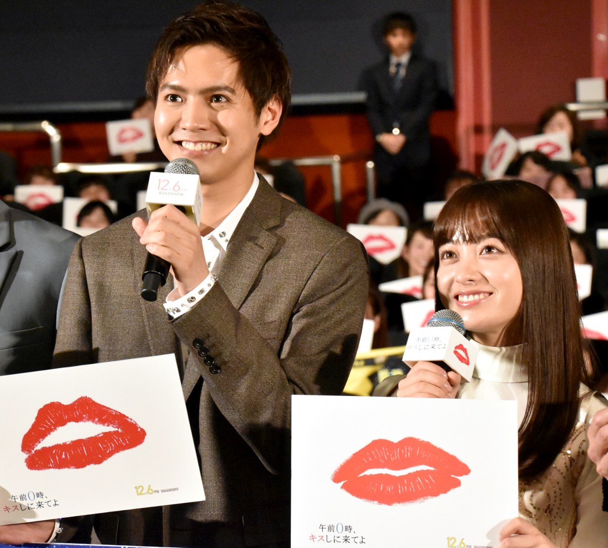午前0時キスしに来てよ 舞台挨拶 片寄涼太、橋本環奈が漫才を披露！ 映画『午前0時、キスしに来て