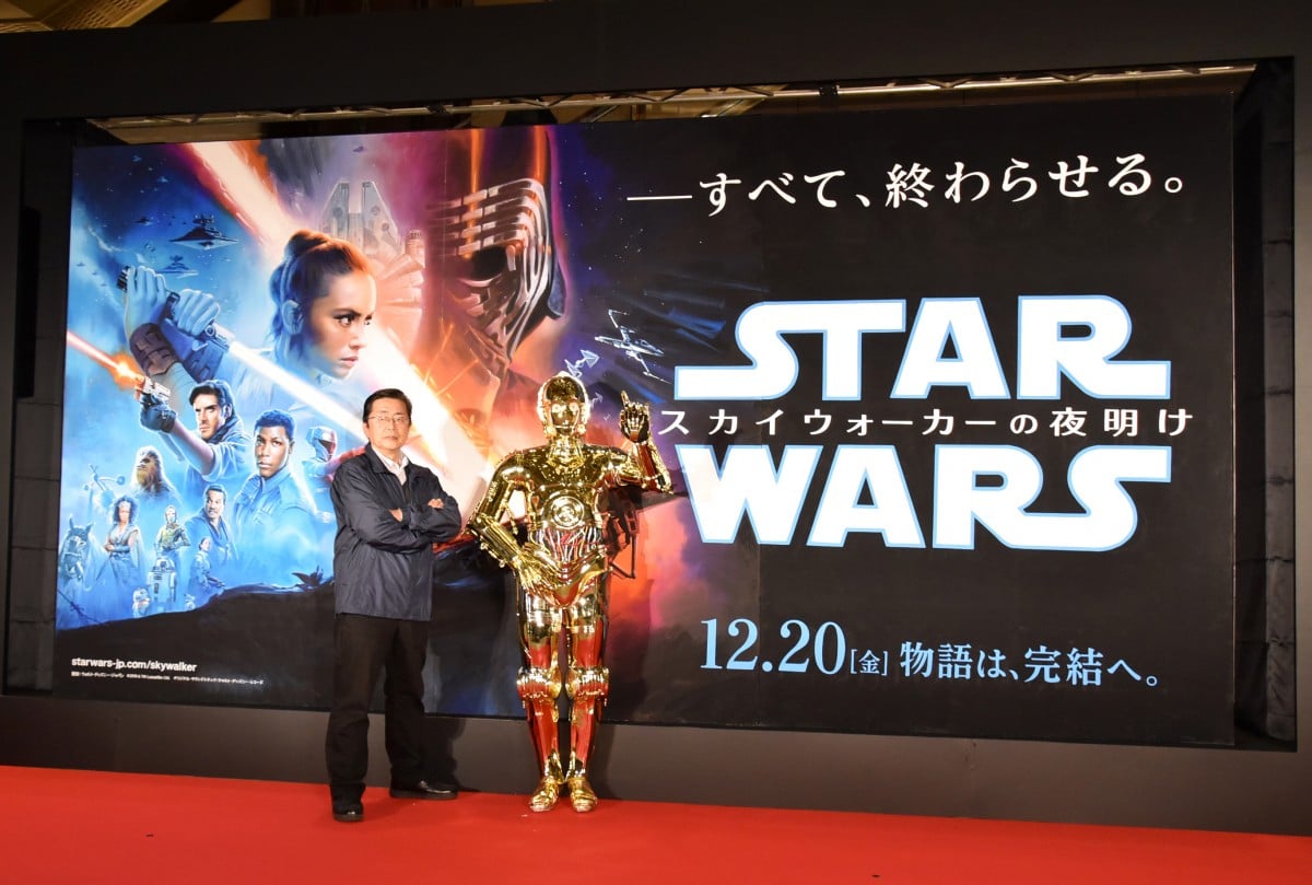 スター・ウォーズ』“聖地”日劇の遺志を継ぐ日比谷に完結編の看板が登場 | ORICON NEWS