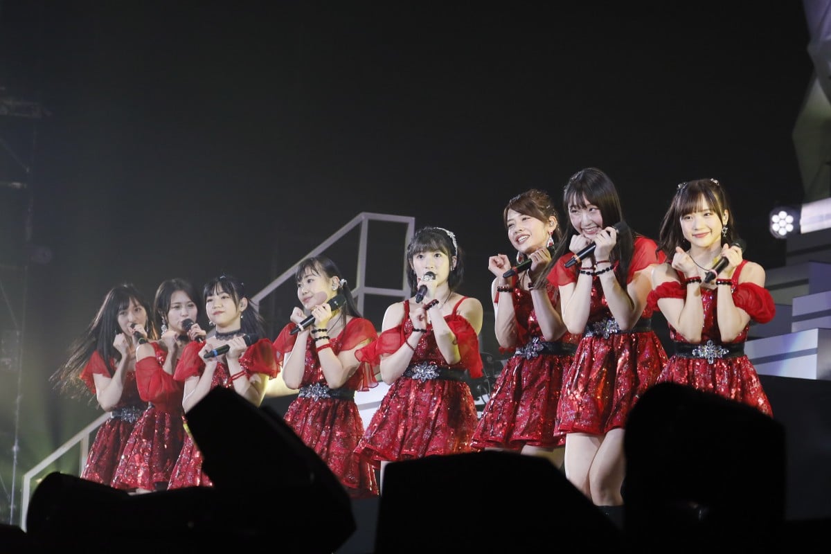 Juice=Juice、自己最大キャパで単独公演 宮本佳林が植村あかりに不意打ちキス | ORICON NEWS