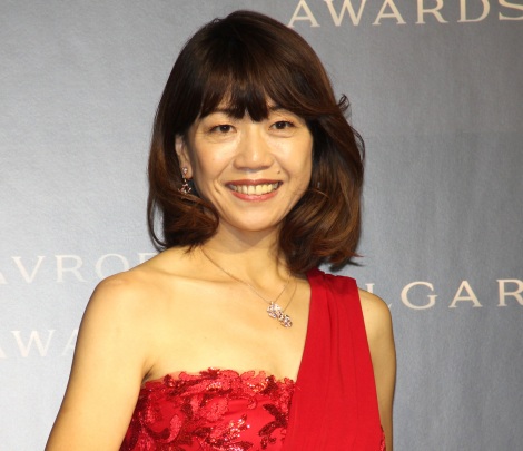 高橋尚子 一番のジュエリーは 金メダル 普段はジャージも 赤いドレスで充実の笑み Oricon News