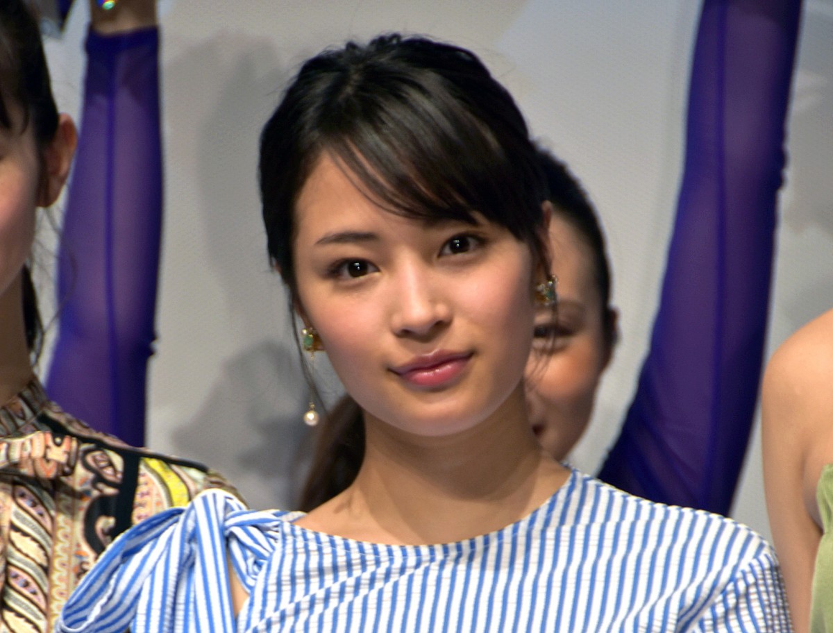 広瀬すず、目標は「ぶれない」 天海祐希が若手女優陣にエール | ORICON NEWS