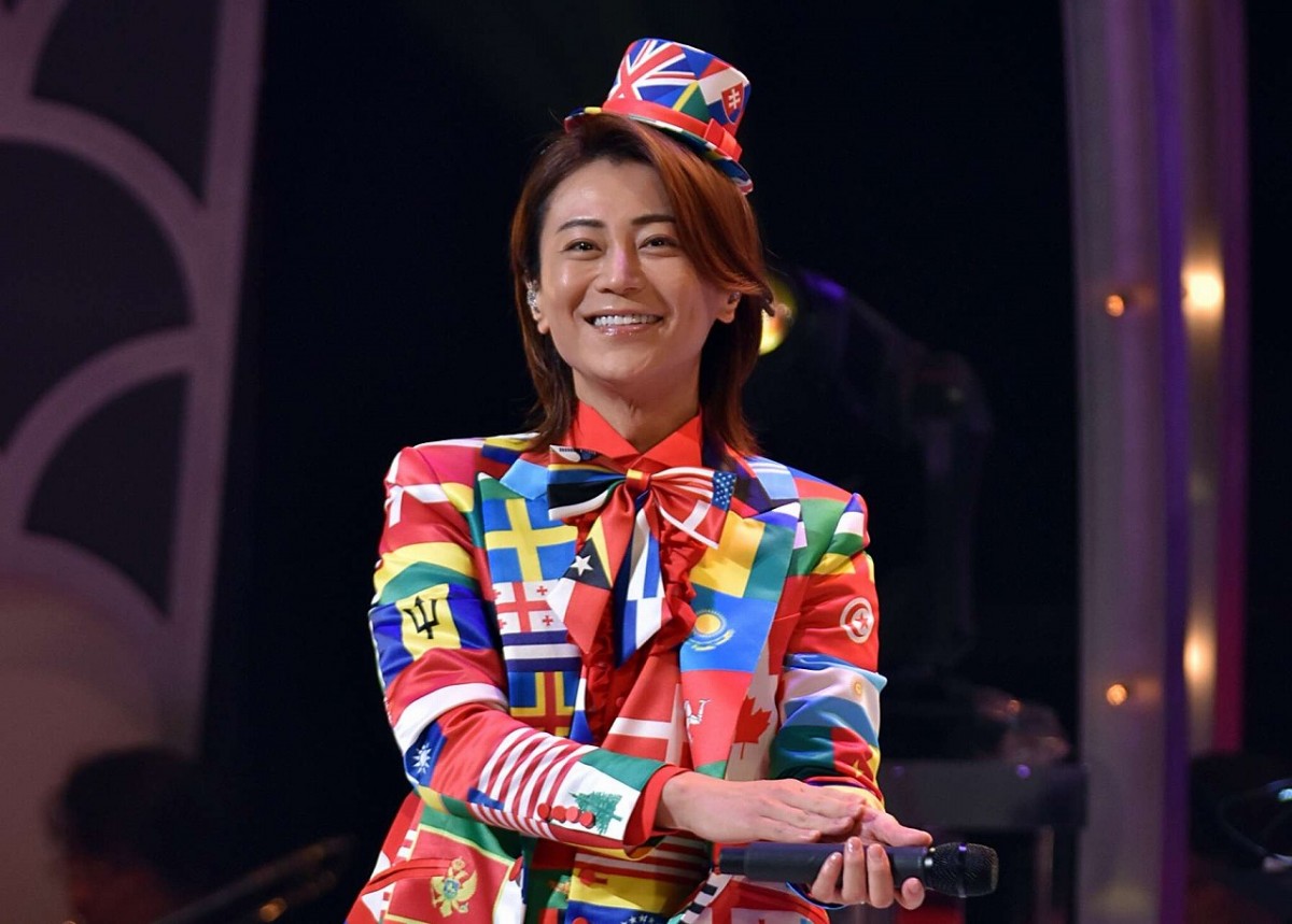 氷川きよし、Xmasライブで衣装8変化 「ボヘミアン・ラプソディ」日本語