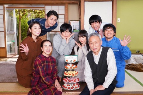 土曜ドラマ『俺の話は長い』で西村まさ彦のお誕生日を祝福 （C）日本テレビ 