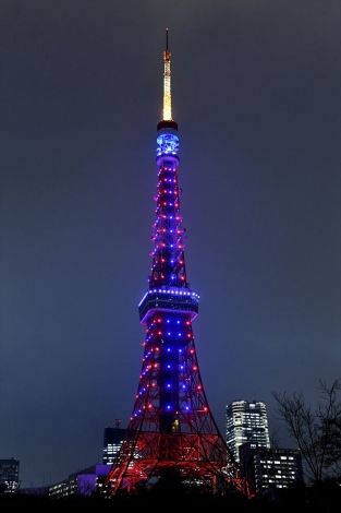 列島各地で スター ウォーズ カラーのライトアップ 東京タワー 太陽の塔など Oricon News