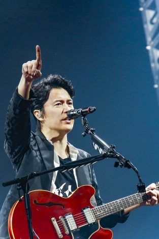 福山雅治 男性限定 ライブに1万8000人沸く 来年30周年 みんなのおかげ Oricon News