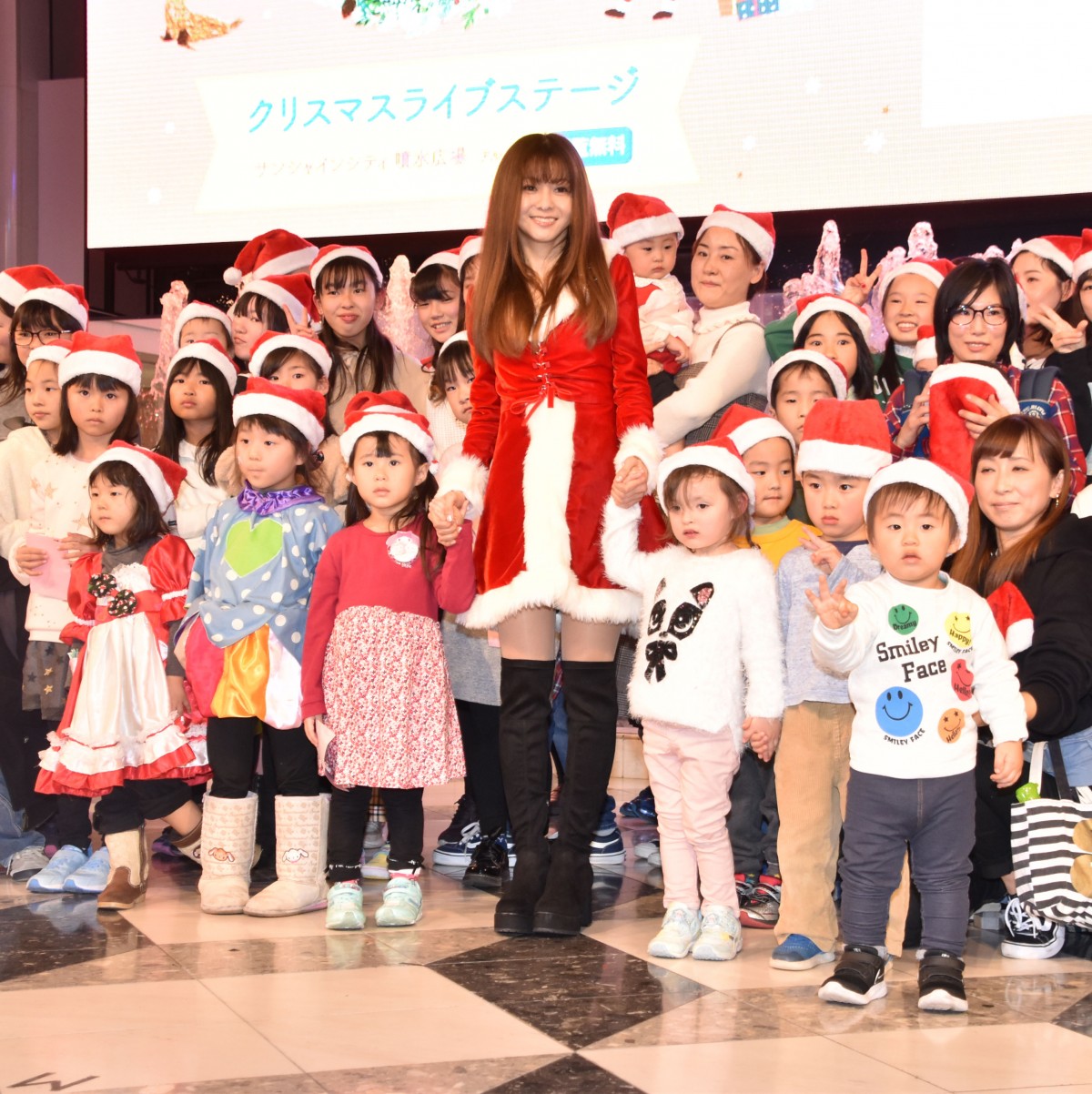 画像・写真 | 倉木麻衣、サンタ姿で熱唱 クリスマスの“珍”思い出