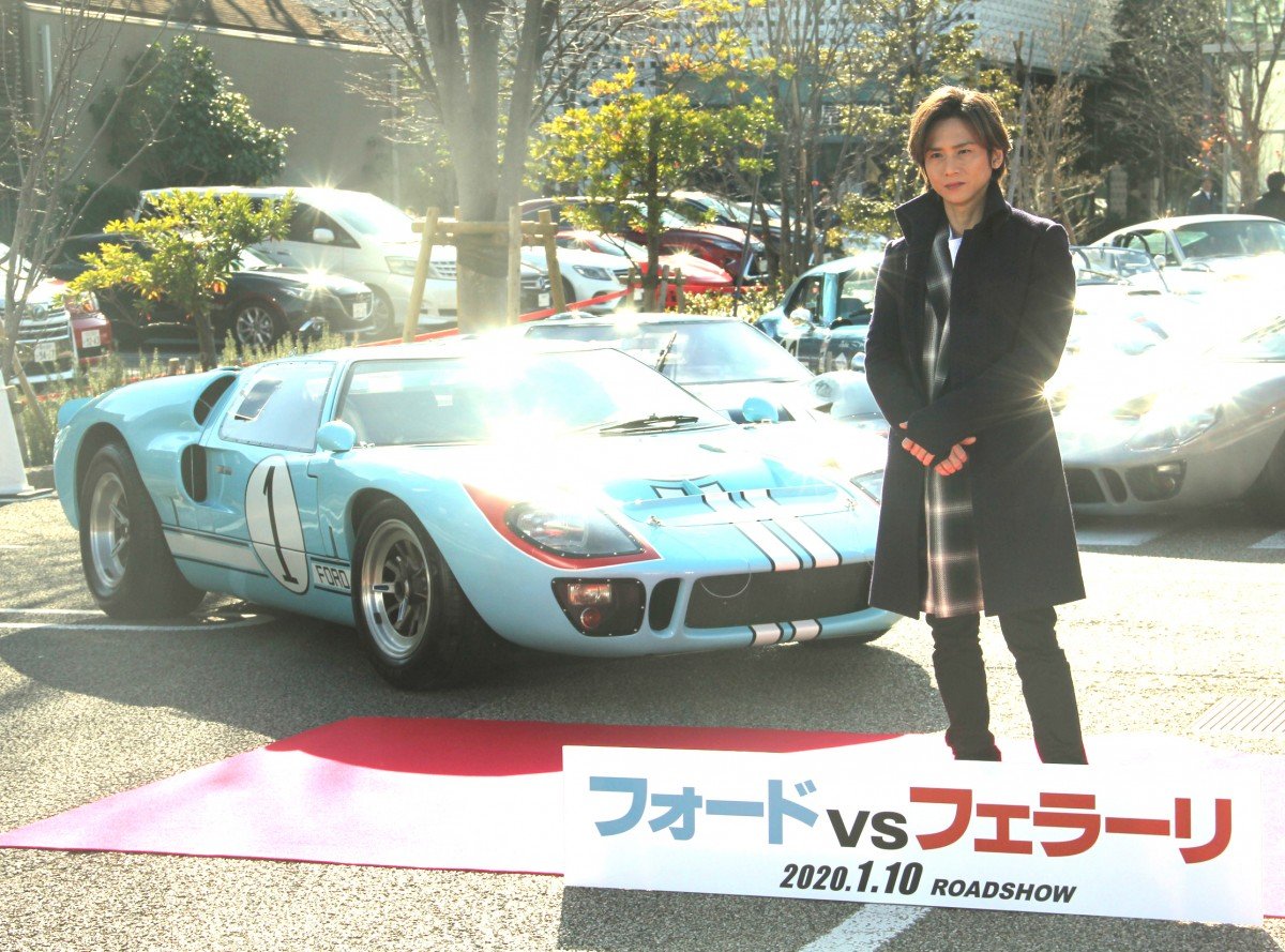 車好き堂本光一、総額50億円の名車に囲まれ興奮「たまらない！」 背を