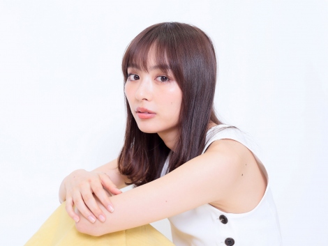 内田理央 胸元あらわなバカンスショット 真のエロ可愛い セクシーサンキュー Oricon News
