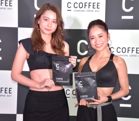 『SIDE C COFFEE』の発表会に出席した(左から)Niki、田辺莉咲子 (C)ORICON NewS inc. 