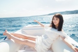イタリアで撮影された与田祐希2nd写真集『無口な時間』=小型ボートで地中海の絶景ポイントに向かう 