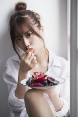 山下美月写真集『忘れられない人』4度目重版決定 オリコンランキングでも快挙【新カット公開】 | ORICON NEWS