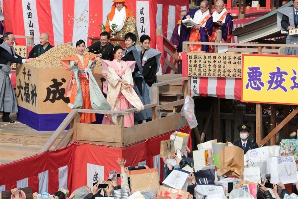 㐬cRsōsꂽߕՂ̒ǙT܂ɎQ˓cbAьsAA哇Dq(ʐ^:NHK) 