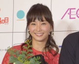 ���{���M�x�r�[�́g���߃|�[�Y�h�ɔ����u�A�C�h���̑f��������܂��ˁv �u�p�p�ɂ�������v�̐��� 