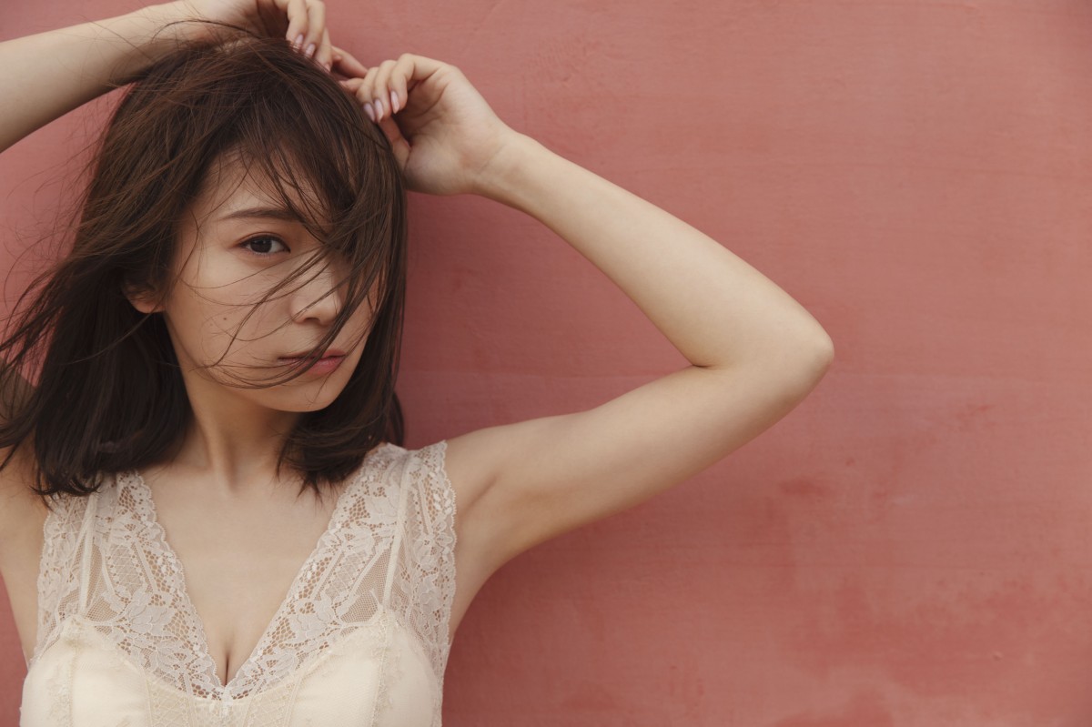 画像・写真 | 乃木坂46キャプテン秋元真夏、人生初“ランジェリーカット
