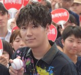 wCoca-Cola SUMMER SPECIALuMbq~OfficialEjdismXyVCuvxɏoY (C)ORICON NewS inc. 