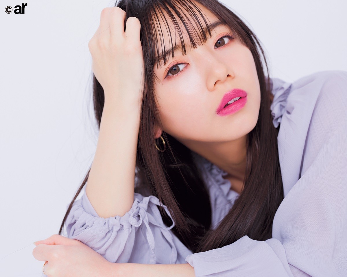 日向坂46齊藤京子、ムードたっぷりな流し目 大人っぽい表情を披露 | ORICON NEWS