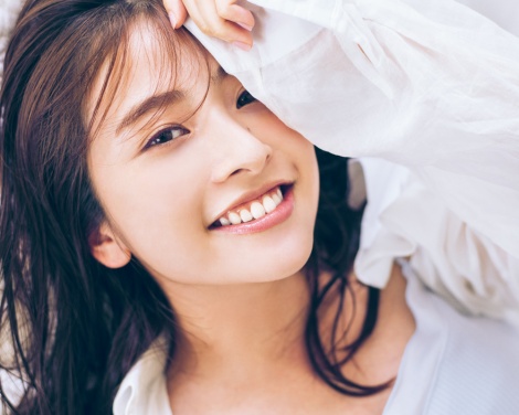 Tbs日比麻音子アナ 人生初グラビアで貴重な素顔 輝く美脚を披露 Oricon News