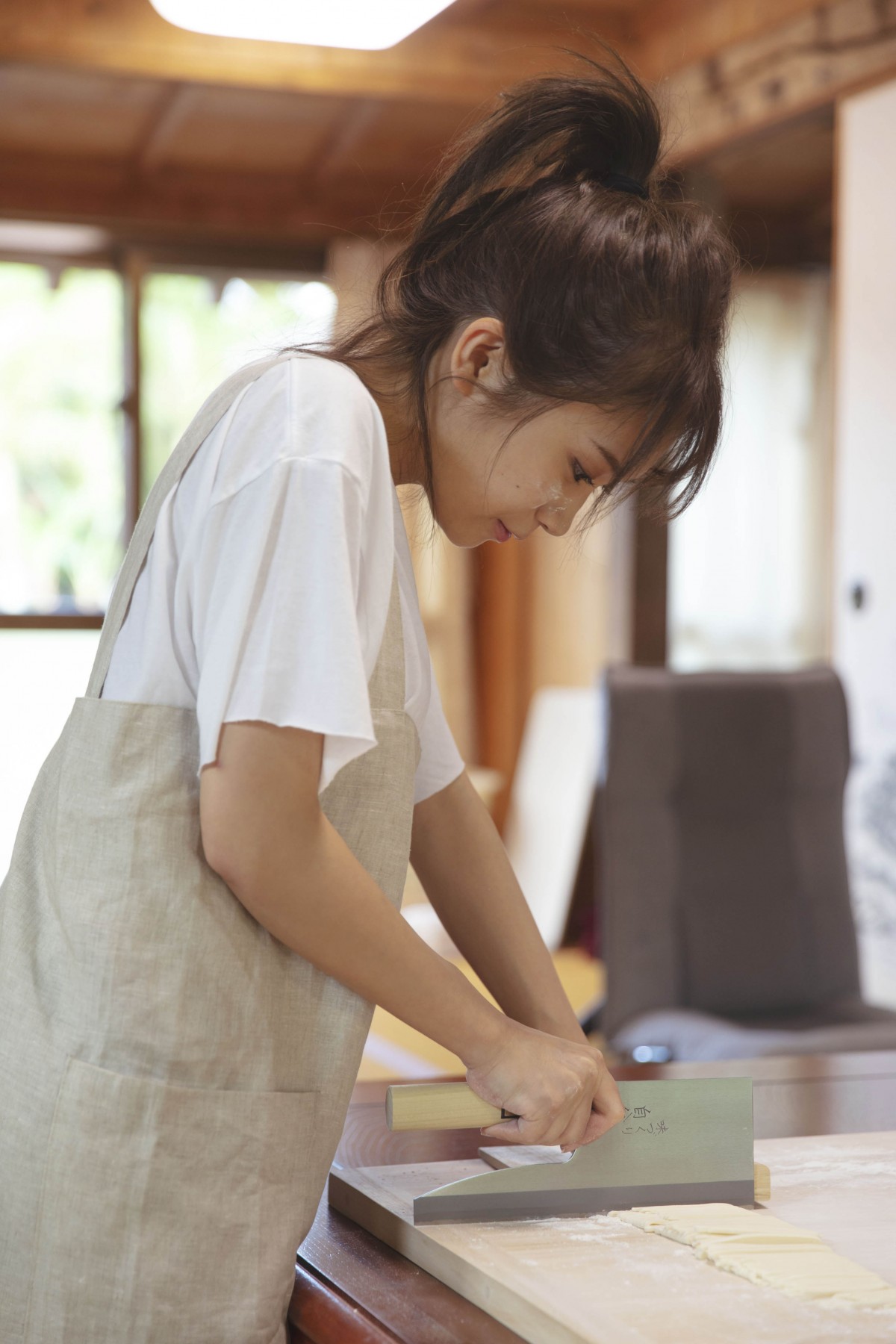 画像・写真 | 秋元真夏、写真集限定カバー3種同時解禁 キュートな笑顔や大人の表情も 7枚目 | ORICON NEWS