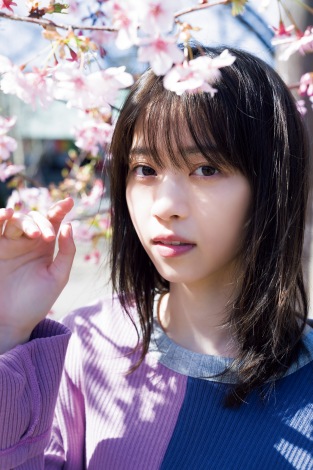 西野七瀬 満開の桜と美しく咲き誇る ナチュラルな表情もたっぷり披露 Oricon News