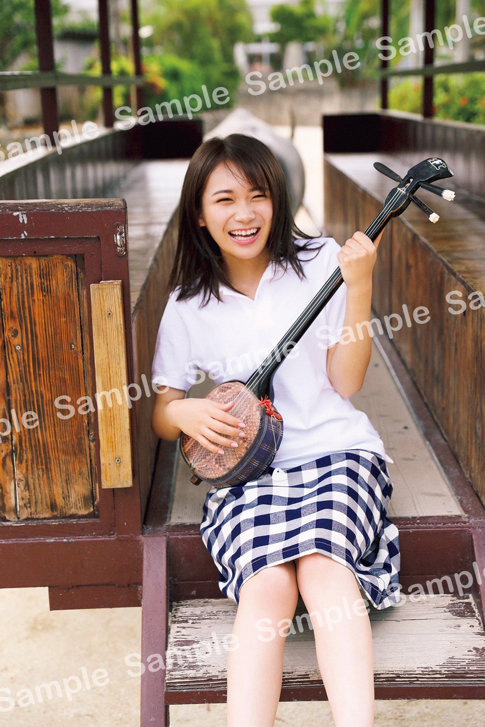秋元真夏サイン付　乃木坂46　ファースト写真集 新品未開封】乃木坂46 秋元真夏 1st写真集 ポストカード付き