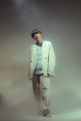 ���Ȃ�A3���ɕ\��ȁuHero�vMV���v���~�A���J�@�`���b�g�ɂ͖{�l�Q���ALINE LIVE�̔z�M�� 