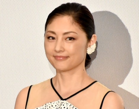 関連写真 常盤貴子 胸元チラリなドレス姿公開 妖艶 神がかった美しさ Oricon News