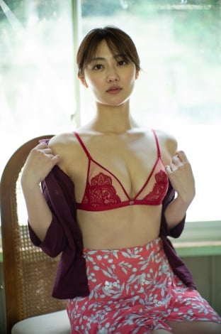 奥山かずさ 女性美 エロス 写真集が発売前重版 新カット こだわりポイント公開 Oricon News