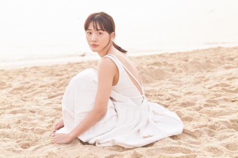 画像 写真 綾瀬はるか 写真集 初登場4位 世界を食べる シリーズ最新作に綾瀬の 根源的な素の美しさ 満載 2枚目 Oricon News